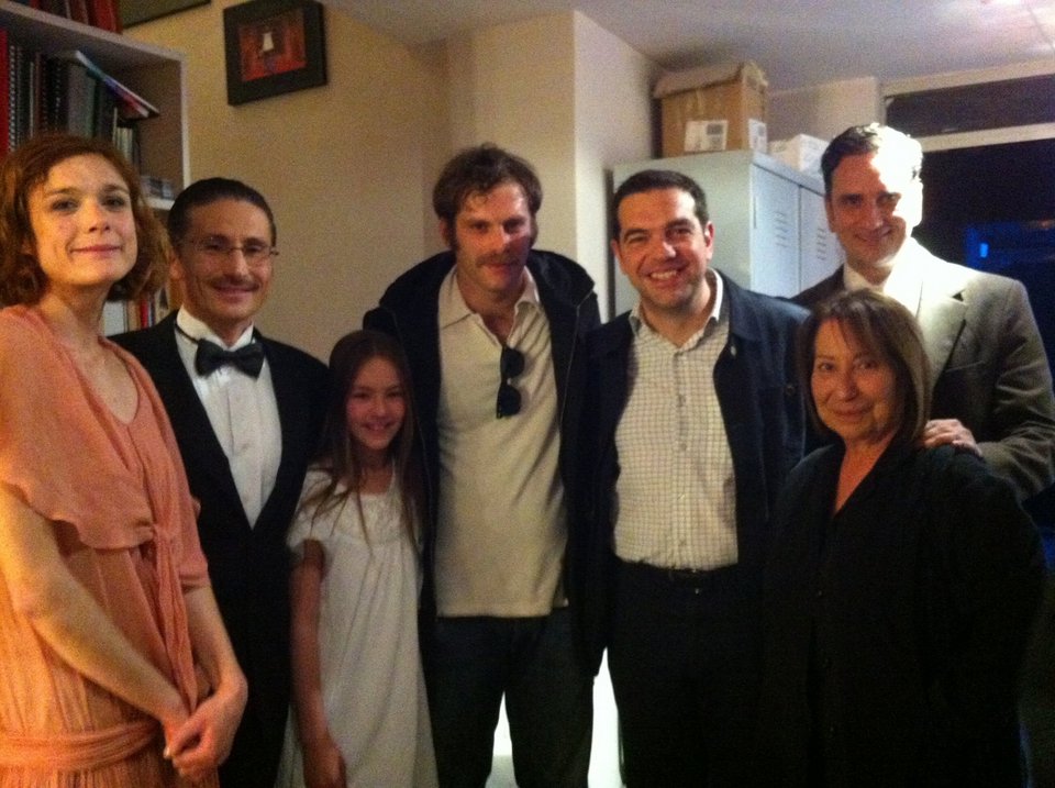 Στιγμές χαλάρωσης για τον Αλέξη Τσίπρα -Πήγε θέατρο μαζί με την Περιστέρα [εικόνες] | iefimerida.gr 2