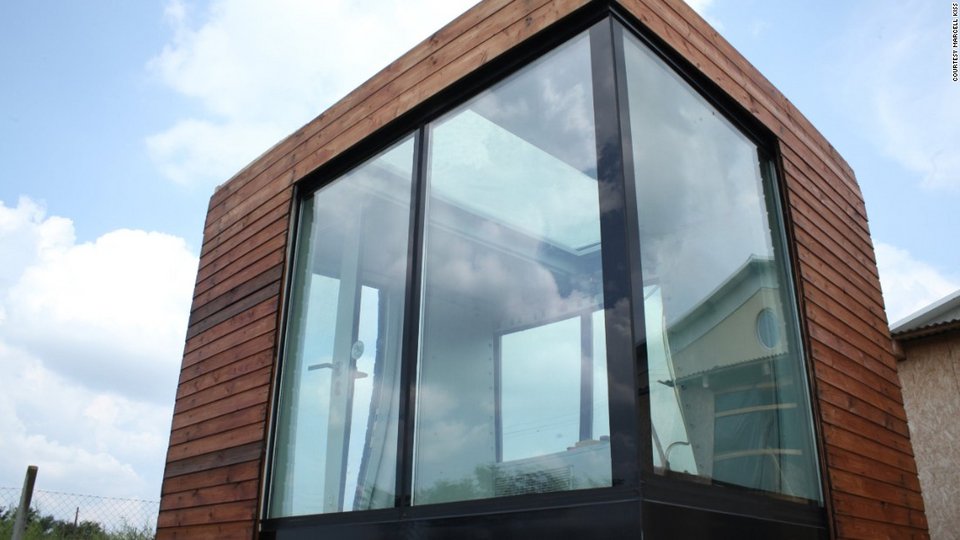 Ο αρχιτέκτονας που έχτισε σπίτι από... νερό – Φέρνει επανάσταση στον τομέα της οικοδομικής [εικόνες] | iefimerida.gr 2