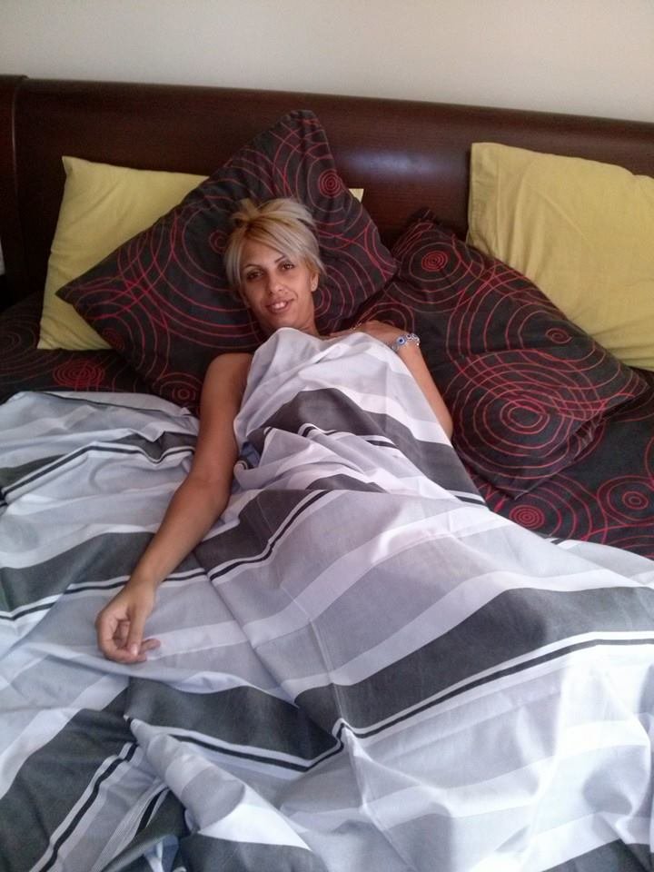 Αυτή είναι η μητέρα της μικρής Αννυς -Προκλητικές πόζες, τσιγαριλίκια και πανάκριβες BMW [εικόνες] | iefimerida.gr 7