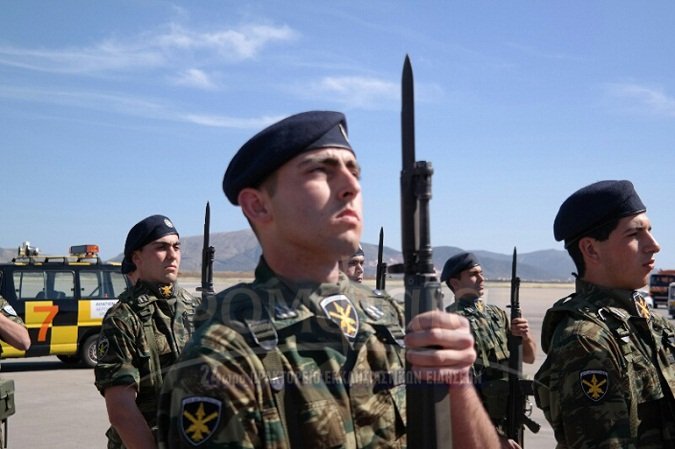 Η Αθήνα υποδέχθηκε τα ιερά λείψανα της Αγίας Βαρβάρας με τιμές αρχηγού κράτους [εικόνες] | iefimerida.gr 0