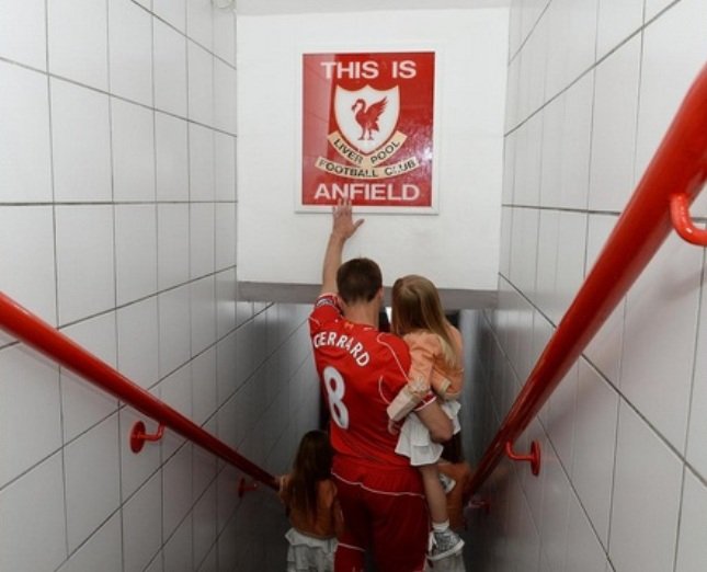 Συγκλονιστικό «αντίο» στον Στίβεν Τζέραρντ από την Λίβερπουλ στο «Ανφιλντ» [εικόνες & βίντεο] | iefimerida.gr 4