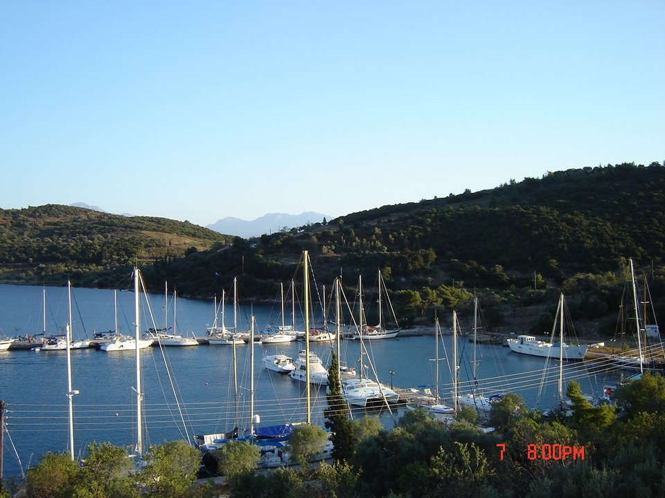 Τριζόνια: Το μοναδικό κατοικημένο νησί του Κορινθιακού -Μάγεψε και... τσάντισε τον Ωνάση [εικόνες & βίντεο] | iefimerida.gr 1