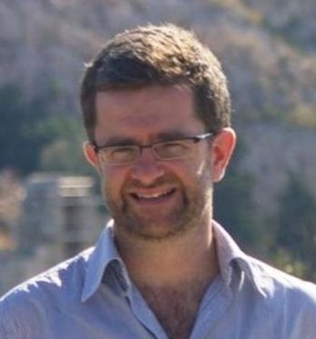 Ο δημοσιογράφος που γράφει για τους 12 που διέλυσαν την Ελλάδα [εικόνες] | iefimerida.gr 0