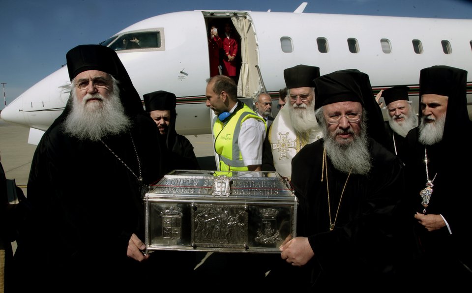 Η Αθήνα υποδέχθηκε τα ιερά λείψανα της Αγίας Βαρβάρας με τιμές αρχηγού κράτους [εικόνες] | iefimerida.gr 3