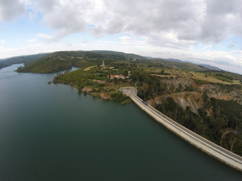 Πετώντας πάνω από τη λίμνη του Μαραθώνα [εικόνες] | iefimerida.gr 7