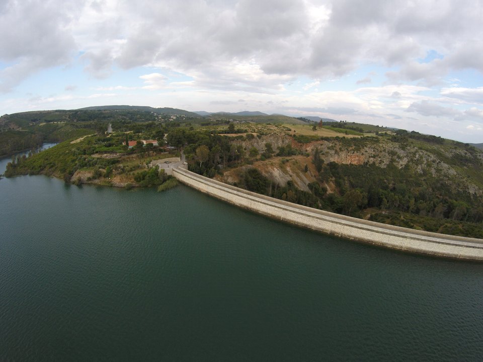 Πετώντας πάνω από τη λίμνη του Μαραθώνα [εικόνες] | iefimerida.gr 8