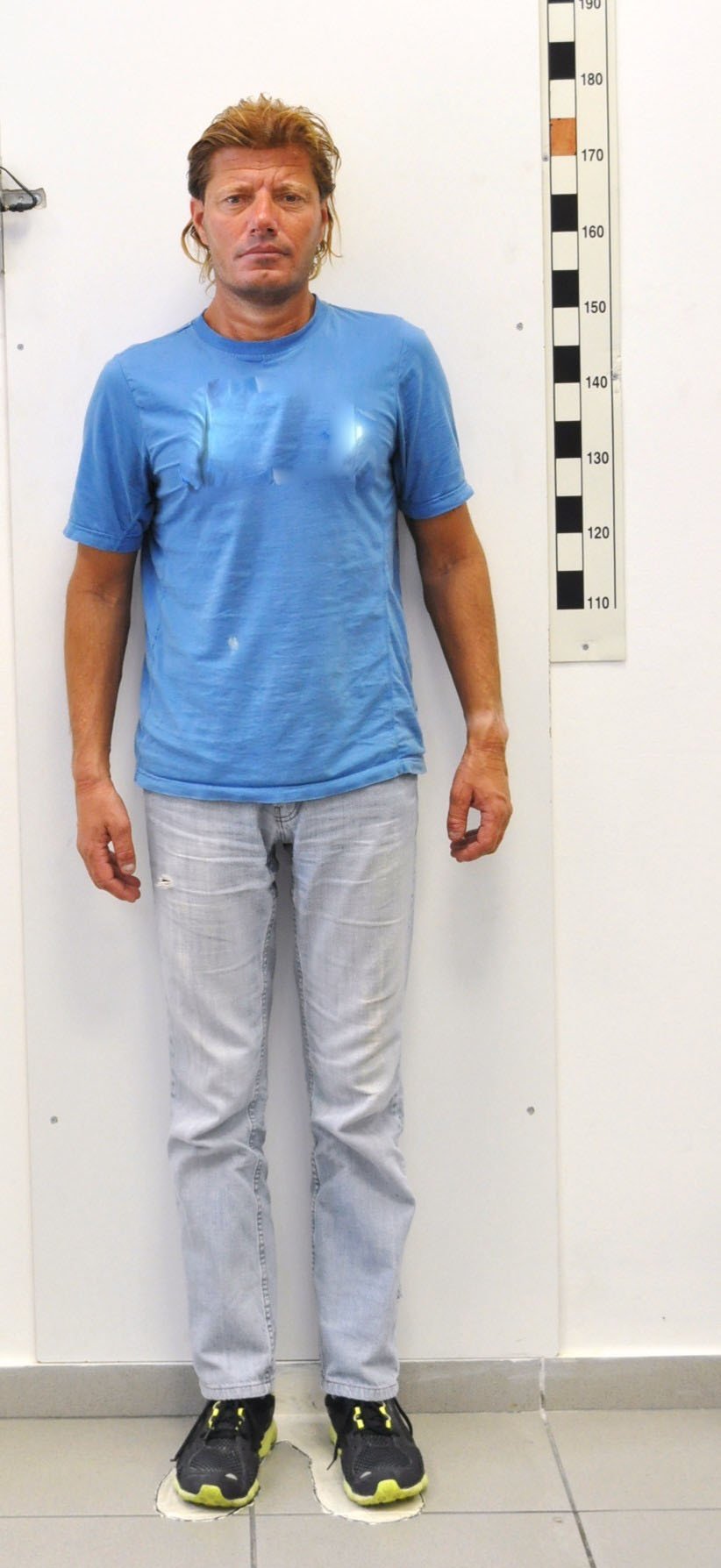 Σοκ στη Βουλιαγμένη: Ναυαγοσώστης είχε στα κιάλια του κάμερα και βιντεοσκοπούσε τα παιδιά όταν άλλαζαν [εικόνες] | iefimerida.gr 0