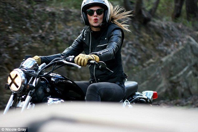 Throttle Dolls: Συμμορία μηχανόβιων γυναικών αναστατώνει το Σίδνεϊ | iefimerida.gr 2