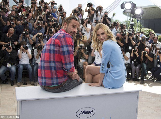 Κι άλλο σέξι ατύχημα στις Κάννες [εικόνες] | iefimerida.gr 6