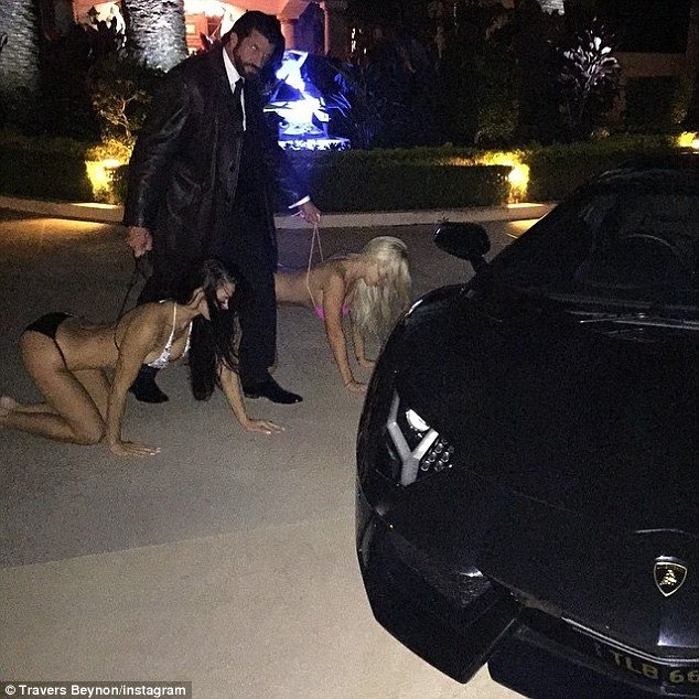 Ξέσπασε πόλεμος: Οι βασιλιάδες του Instagram βγάζουν γυναίκες βόλτα με λουριά σαν σκύλους για να... λύσουν τις διαφορές τους [εικόνες] | iefimerida.gr 2