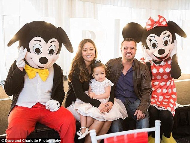 Εξωφρενικό: Ξόδεψε 50.000 δολάρια για παιδικό πάρτι με γαλλική σαμπάνια και στρείδια [εικόνες] | iefimerida.gr 1