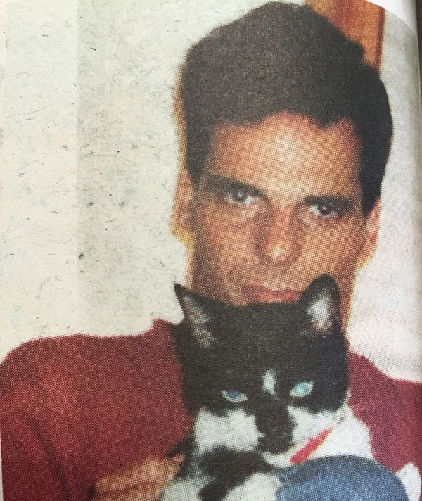 Ενας άλλος Βαρουφάκης: Στην παραλία με μαγιό, με τους γονείς του, με τη γάτα του [εικόνες] | iefimerida.gr 1