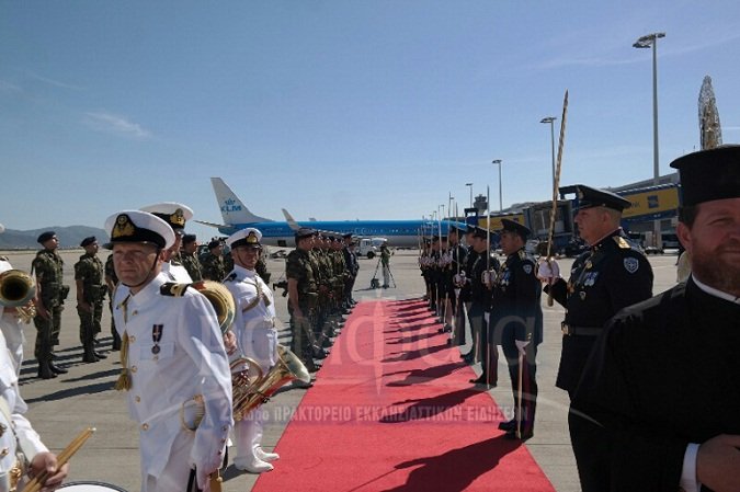 Η Αθήνα υποδέχθηκε τα ιερά λείψανα της Αγίας Βαρβάρας με τιμές αρχηγού κράτους [εικόνες] | iefimerida.gr 2