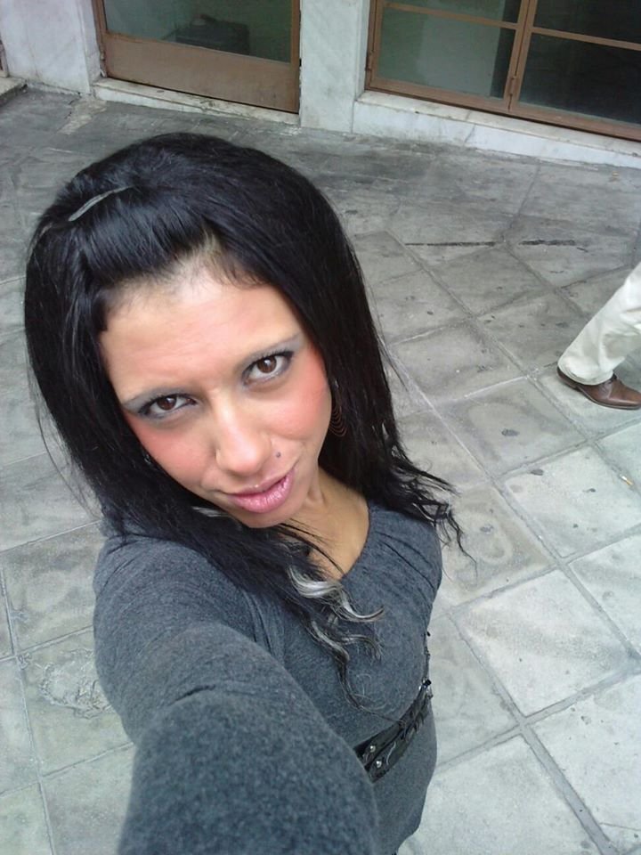 Αυτή είναι η μητέρα της μικρής Αννυς -Προκλητικές πόζες, τσιγαριλίκια και πανάκριβες BMW [εικόνες] | iefimerida.gr 9