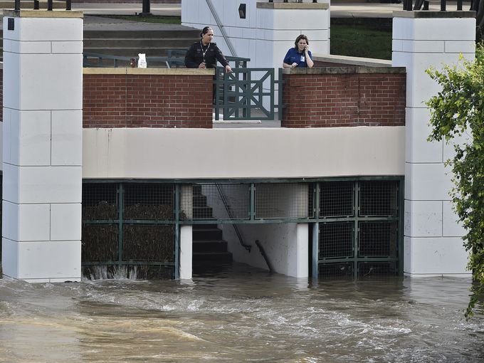 Βιβλική καταστροφή στο Τέξας από την κακοκαιρία -15 οι νεκροί, τουλάχιστον 30 οι αγνοούμενοι [εικόνες] | iefimerida.gr 8