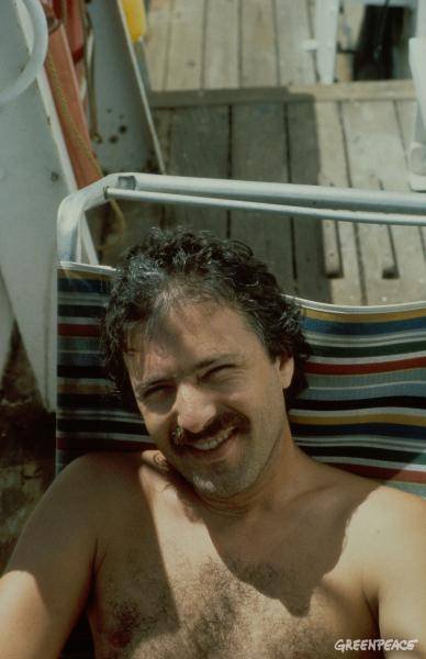 Η τραγική ιστορία πίσω από το μήνυμα της μπλούζας που φόρεσε ο Τσακαλώτος στην Κ.Ε. του ΣΥΡΙΖΑ [εικόνες] | iefimerida.gr 2