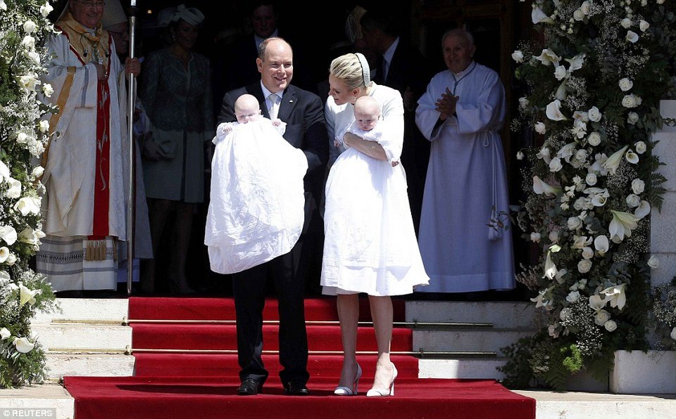 Ζακ και Γκαμπριέλα - Βαφτίστηκαν τα βασιλικά μωρά του Μονακό [εικόνες]  | iefimerida.gr 0