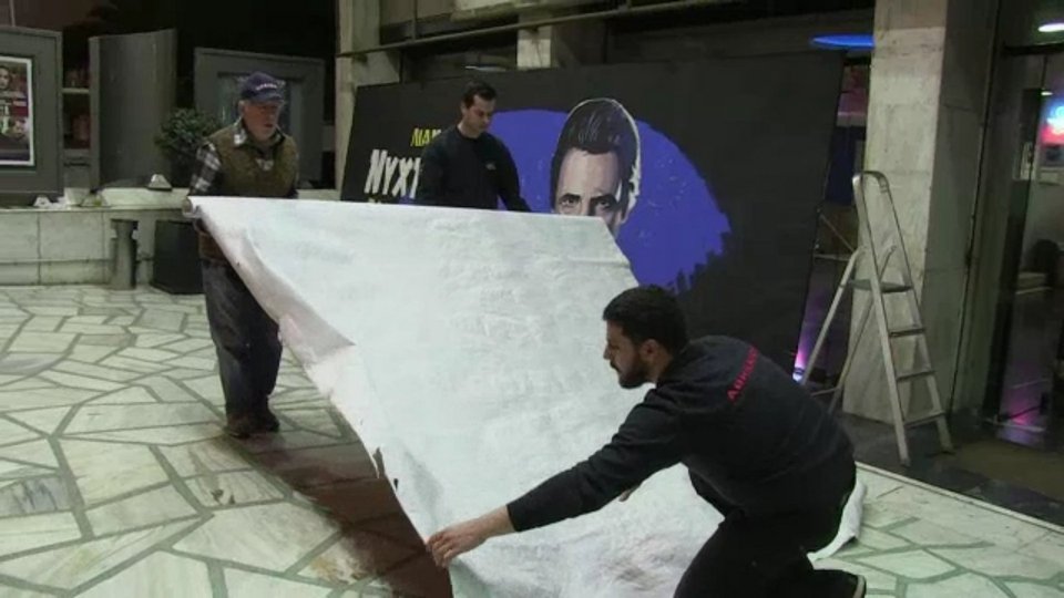 Ο τελευταίος Ελληνας που ζωγραφίζει τα πόστερ των κινηματογραφικών ταινιών [εικόνες] | iefimerida.gr 4