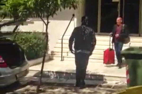 Η Αιμιλία Υψηλάντη έμενε στο νέο σπίτι του Βαρουφάκη [εικόνες] | iefimerida.gr 0