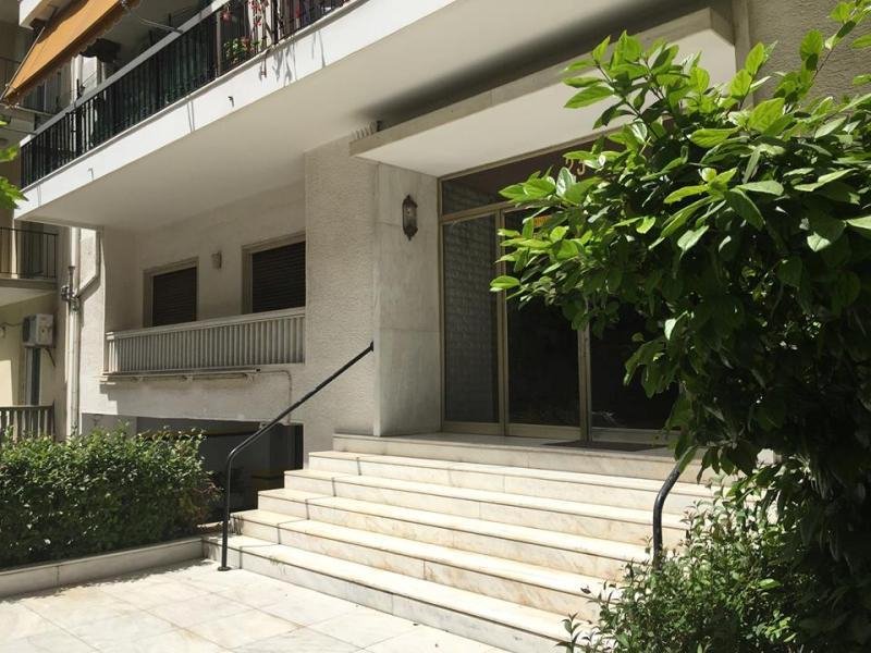 Η Αιμιλία Υψηλάντη έμενε στο νέο σπίτι του Βαρουφάκη [εικόνες] | iefimerida.gr 1