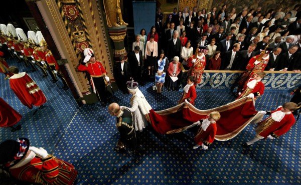 Δημοψήφισμα για Brexit ανακοίνωσε η βασίλισσα Ελισάβετ [εικόνες] | iefimerida.gr 2