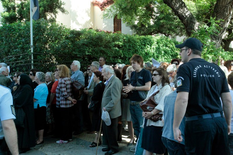 Χαμός στον «Αγιο Σάββα» για το ιερό λείψανο της Αγίας Βαρβάρας: Σπρωξιές και αντεγκλήσεις για μια θέση στην ουρά [εικόνες] | iefimerida.gr 11