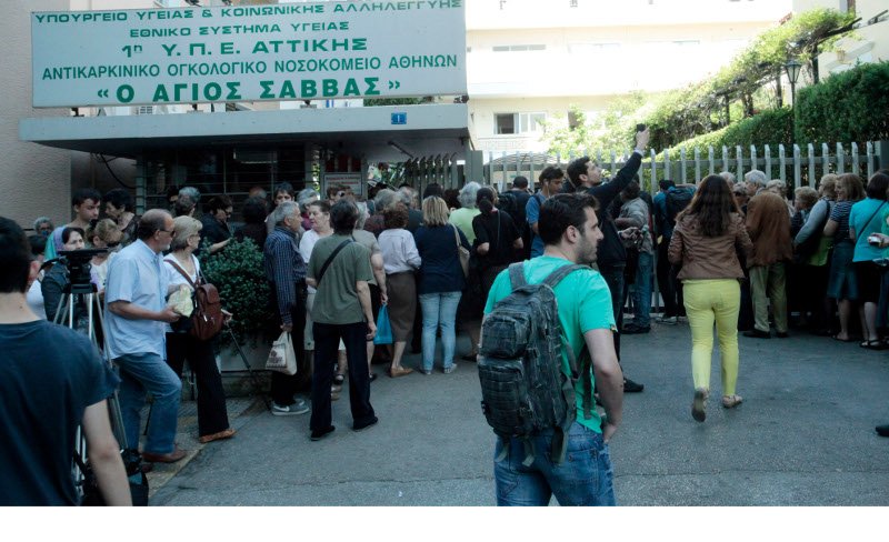 Χαμός στον «Αγιο Σάββα» για το ιερό λείψανο της Αγίας Βαρβάρας: Σπρωξιές και αντεγκλήσεις για μια θέση στην ουρά [εικόνες] | iefimerida.gr 12