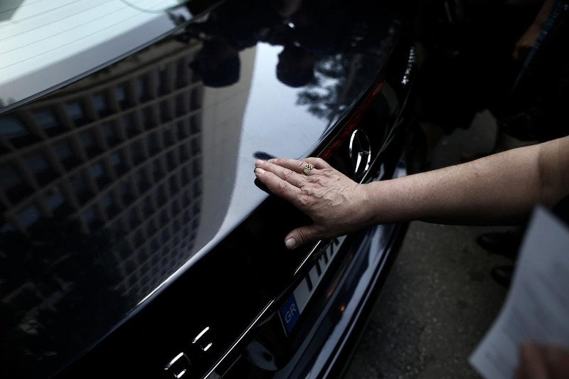 Χαμός στον «Αγιο Σάββα» για το ιερό λείψανο της Αγίας Βαρβάρας: Σπρωξιές και αντεγκλήσεις για μια θέση στην ουρά [εικόνες] | iefimerida.gr 17