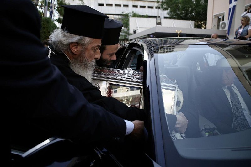 Χαμός στον «Αγιο Σάββα» για το ιερό λείψανο της Αγίας Βαρβάρας: Σπρωξιές και αντεγκλήσεις για μια θέση στην ουρά [εικόνες] | iefimerida.gr 16