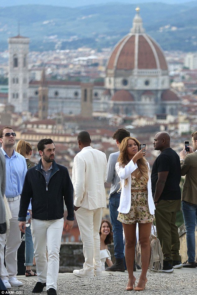 Για dolce vita στην Ιταλία η Μπιγιονσέ και ο σύζυγός της Jay Z [εικόνες]  | iefimerida.gr 2