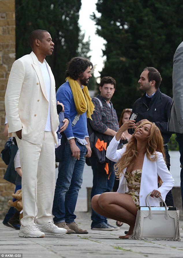 Για dolce vita στην Ιταλία η Μπιγιονσέ και ο σύζυγός της Jay Z [εικόνες]  | iefimerida.gr 3