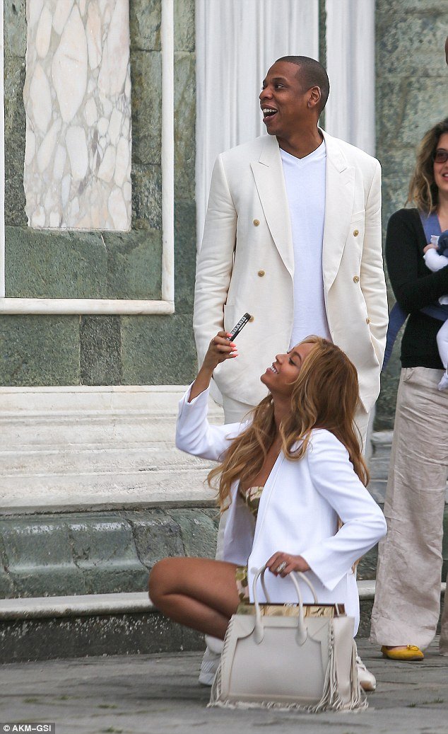 Για dolce vita στην Ιταλία η Μπιγιονσέ και ο σύζυγός της Jay Z [εικόνες]  | iefimerida.gr 5