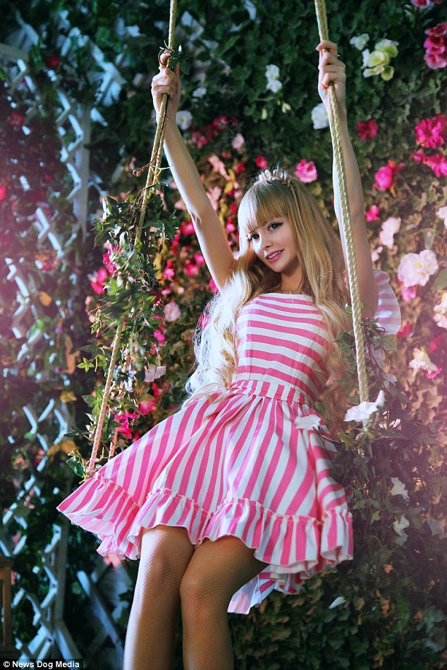 Η καλλονή Ρωσίδα που την κρατούν φυλακισμένη οι γονείς της - Ποστάρει πρόστυχες εικόνες με την... έγκρισή τους [εικόνες] | iefimerida.gr 0