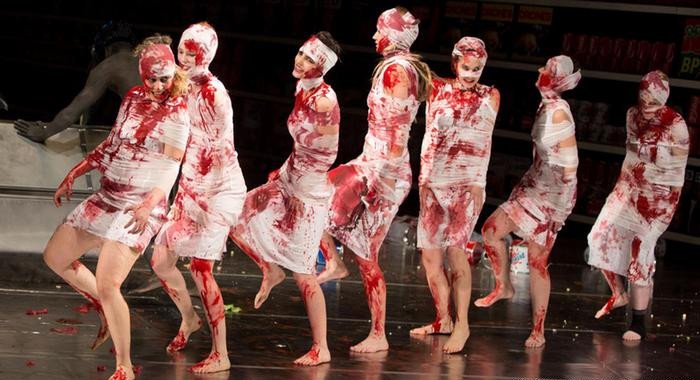 Σεξ, βασανιστήρια και σφαγή επί σκηνής -Η θεατρική παράσταση που σοκάρει τη Γερμανία [εικόνες] | iefimerida.gr 0