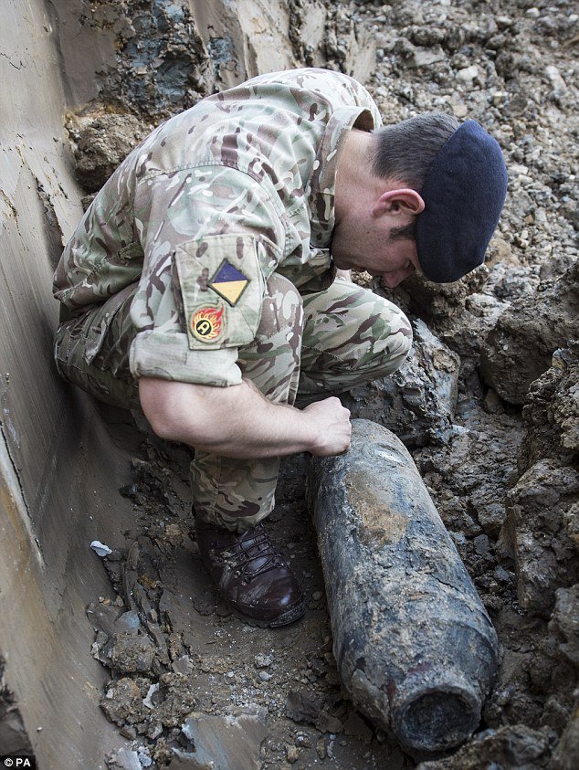 Βόμβα του Β' Παγκοσμίου Πολέμου βρέθηκε δίπλα στο «Γουέμπλεϊ» στο Λονδίνο [εικόνες] | iefimerida.gr 0