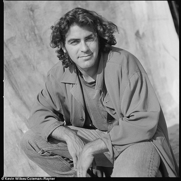 Ο Τζορτζ Κλούνεϊ όπως δεν τον έχετε ξαναδεί -Με μαλλί μπούκλα και φαβορίτα [εικόνες] | iefimerida.gr 2