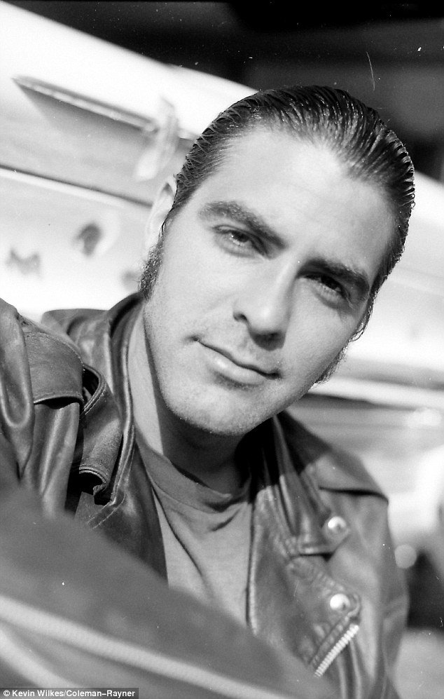 Ο Τζορτζ Κλούνεϊ όπως δεν τον έχετε ξαναδεί -Με μαλλί μπούκλα και φαβορίτα [εικόνες] | iefimerida.gr 4