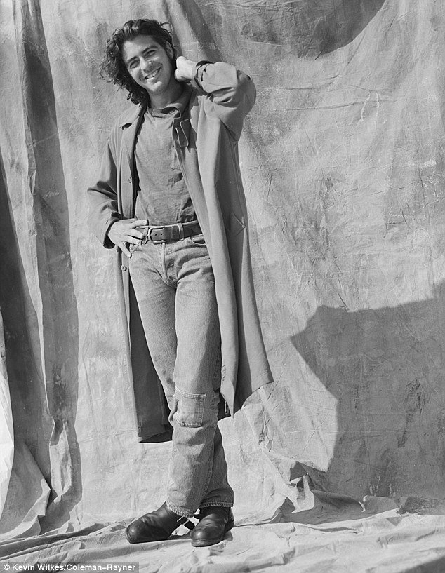 Ο Τζορτζ Κλούνεϊ όπως δεν τον έχετε ξαναδεί -Με μαλλί μπούκλα και φαβορίτα [εικόνες] | iefimerida.gr 5