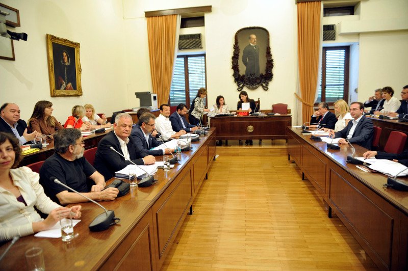 Η Ελλη Παπακωνσταντίνου της ΕΡΤ αποκαλύπτει πως επιβίωσε από τα... βασανιστήρια της Ζωής στη Βουλή | iefimerida.gr 0