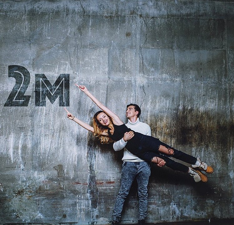 Η μυστηριώδης μούσα που δείχνει στις φωτογραφίες μόνο πλάτη, πάει Ινδία - Ενα φωτογραφικό άλμπουμ μαγεία [εικόνες] | iefimerida.gr 13