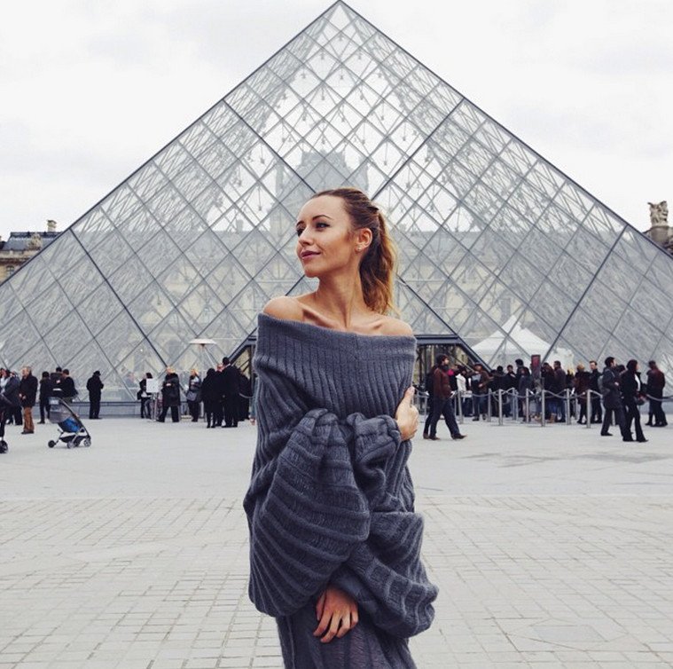 Η μυστηριώδης μούσα που δείχνει στις φωτογραφίες μόνο πλάτη, πάει Ινδία - Ενα φωτογραφικό άλμπουμ μαγεία [εικόνες] | iefimerida.gr 15