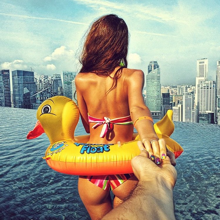 Η μυστηριώδης μούσα που δείχνει στις φωτογραφίες μόνο πλάτη, πάει Ινδία - Ενα φωτογραφικό άλμπουμ μαγεία [εικόνες] | iefimerida.gr 9