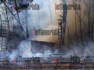 Πυρκαγιά κατέκαψε τη Ρεματιά στο Χαλάνδρι -Στάχτες το θέατρο [εικόνες & βίντεο] | iefimerida.gr 1