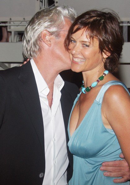 Μοιράζουν 100 εκατ. στα δικαστήρια ο Ρίτσαρντ Γκιρ και η σύζυγός του [εικόνες] | iefimerida.gr 0