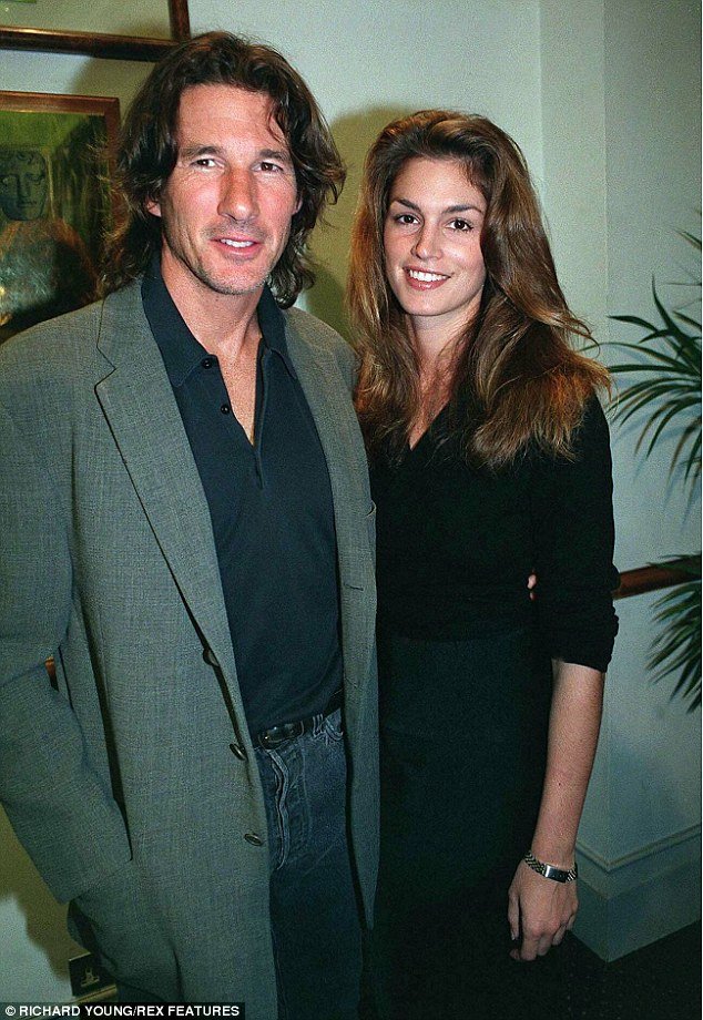 Μοιράζουν 100 εκατ. στα δικαστήρια ο Ρίτσαρντ Γκιρ και η σύζυγός του [εικόνες] | iefimerida.gr 3