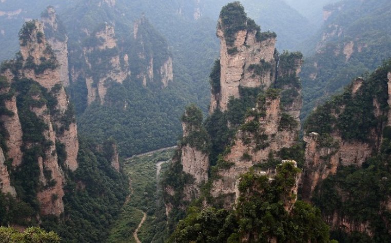 Η απίθανη «γυάλινη» γέφυρα της Κίνας πάνω από φαράγγι -Κόβει την ανάσα [εικόνες] | iefimerida.gr 4