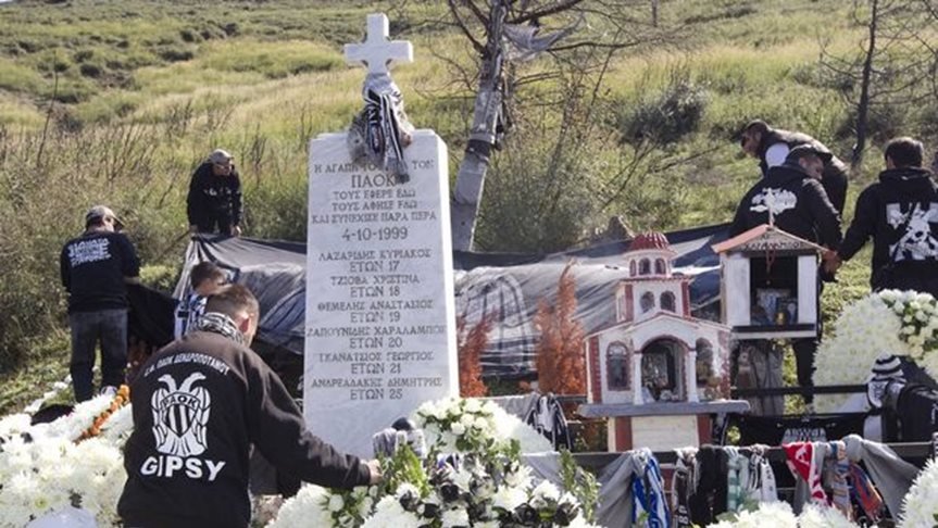 Ντροπή: Βεβήλωσαν μνημείο στα Τέμπη για τους νεκρούς οπαδούς του ΠΑΟΚ [εικόνες] | iefimerida.gr 2