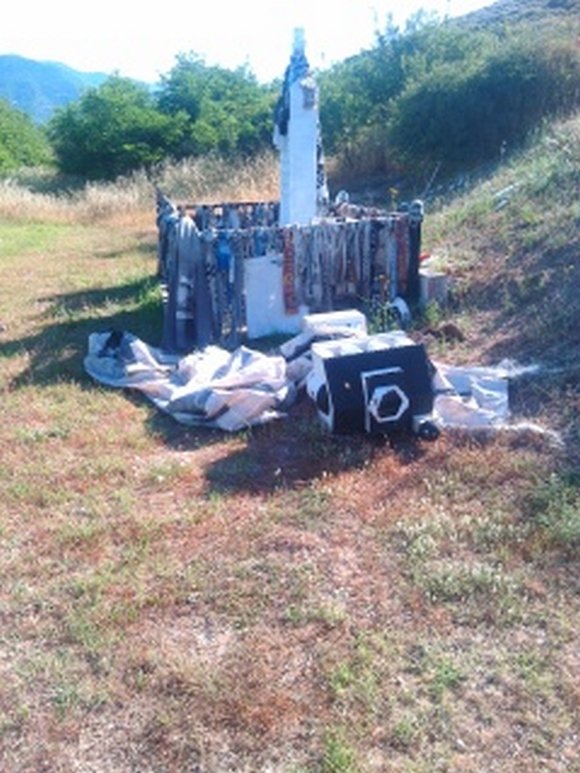 Ντροπή: Βεβήλωσαν μνημείο στα Τέμπη για τους νεκρούς οπαδούς του ΠΑΟΚ [εικόνες] | iefimerida.gr 1