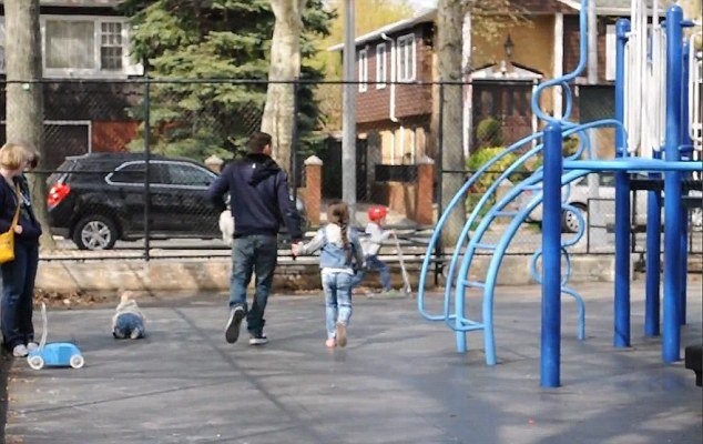 Σοκαριστικό -Πόσο εύκολα μπορεί ένας ξένος να κλέψει ένα παιδί [εικόνες & βίντεο] | iefimerida.gr 2