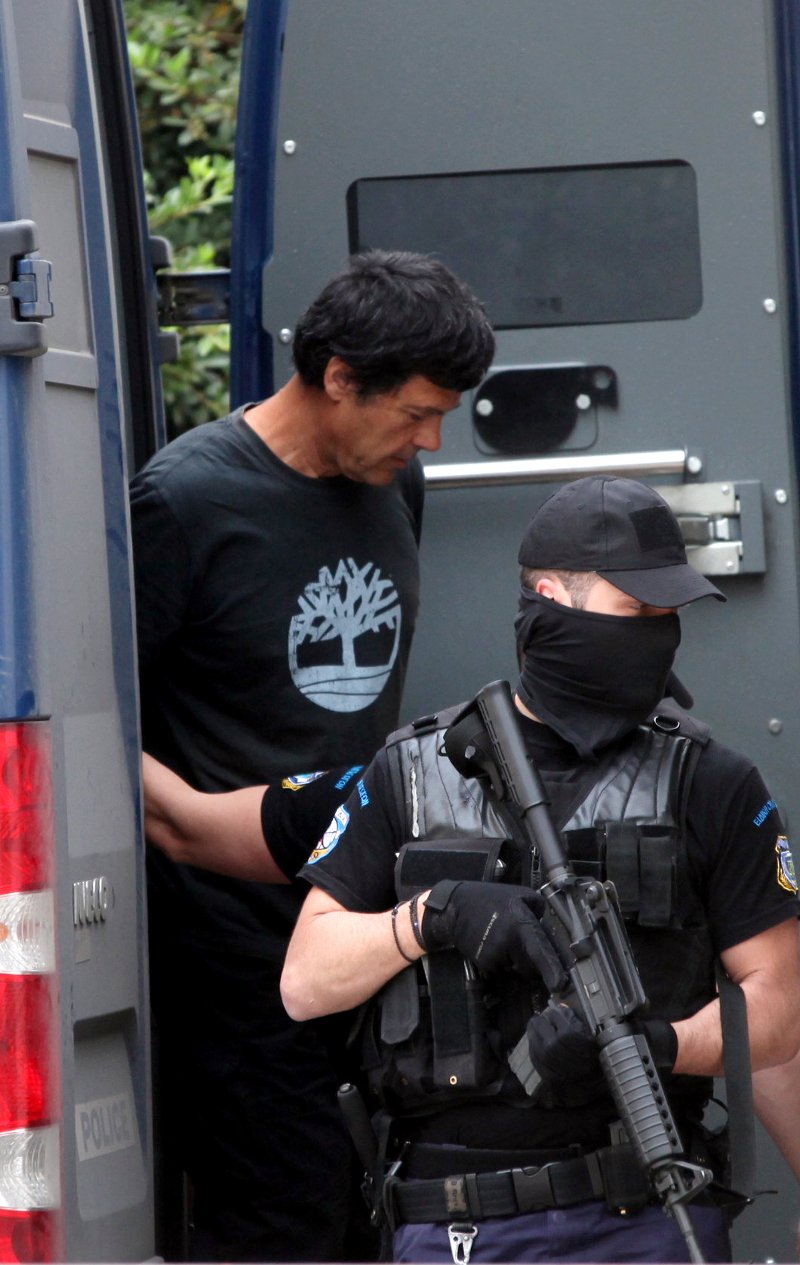 Το νέο λουκ του Χριστόδουλου Ξηρού και τα όσα απίστευτα είπε για να πάρει αναβολή [εικόνες] | iefimerida.gr 1